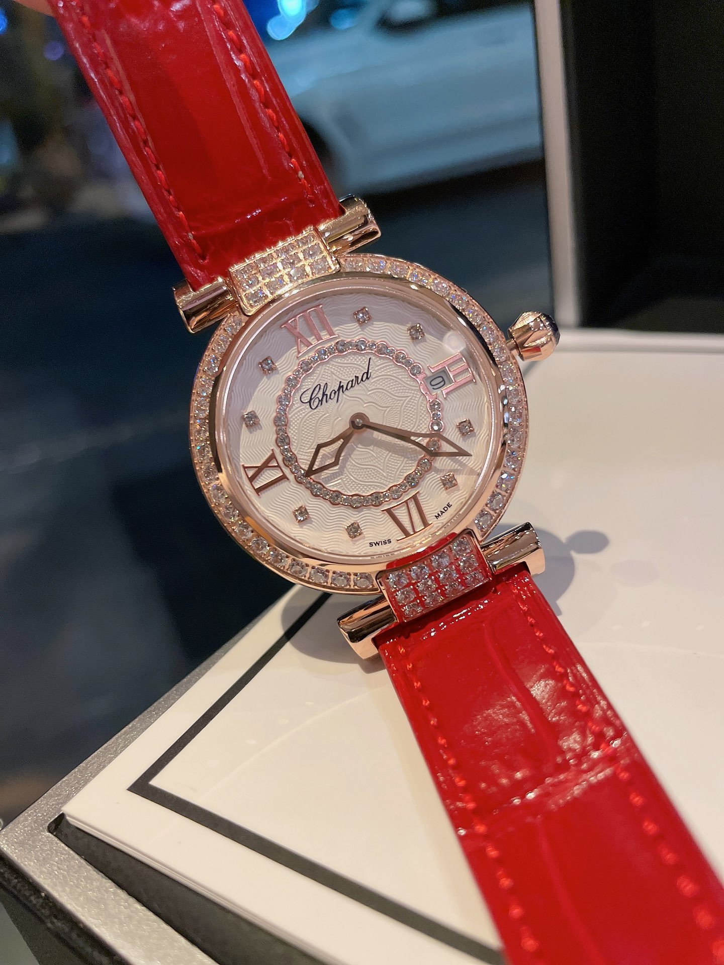 ?? Aperture 320 bezel 340
CHOPARD IMPERIALE collection watch. Exclusive March new arrivals! The unique style takes you to a new stage and successfully shapes the concept of life that values self-expression and uniqueness. Made of 316 stainless steel, this