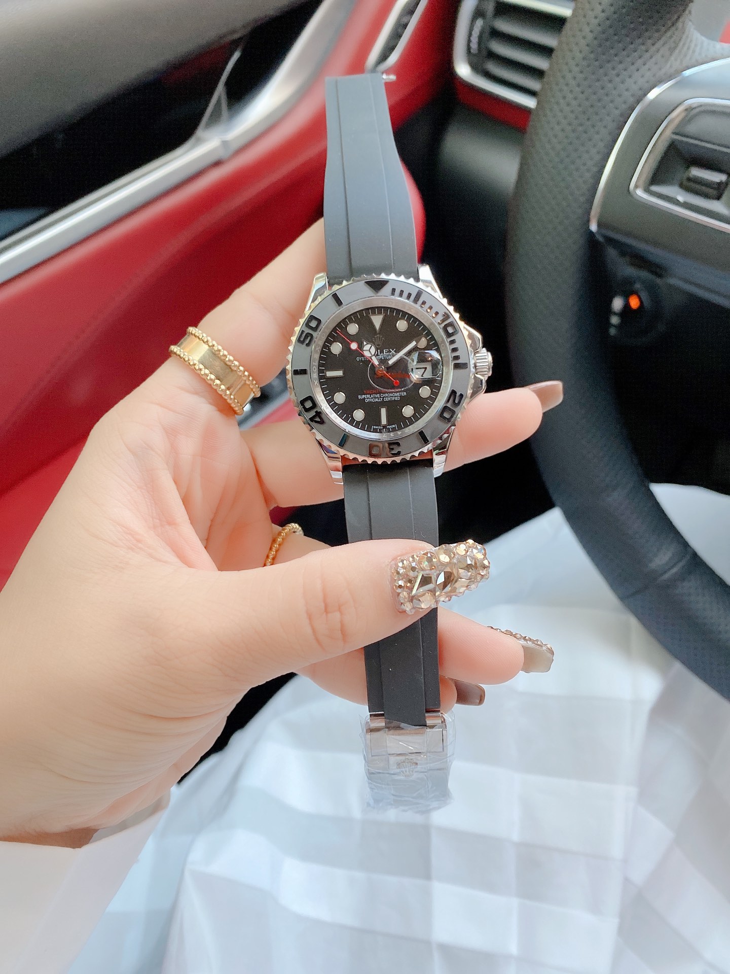 [Rolex] Yacht collection!
?? Mechanically-automatic ?? Sapphire crystal
Male and female ?? rubber strap ? original clasp
?? Rotatable ring diameter: 40mm!