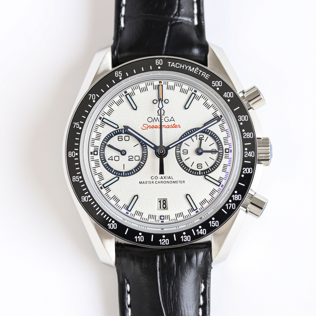 SJ belt 1700 steel belt 1800
TVS OMEGA ??OB2 Speedmaster Racing Chronograph 44.25mm Master Chronometer
Model: 329.32.44.51.01.001
In 1957, Omega introduced the [Speedmaster series] designed specifically for motorsport, which is also known as the "Racing d