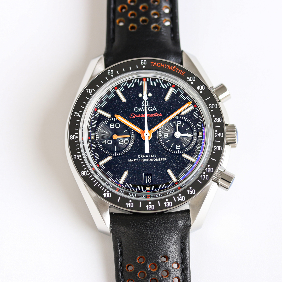 SJ belt 1700 steel belt 1800
TVS OMEGA ??OB2 Speedmaster Racing Chronograph 44.25mm Master Chronometer
Model: 329.32.44.51.01.001
In 1957, Omega introduced the [Speedmaster series] designed specifically for motorsport, which is also known as the "Racing d