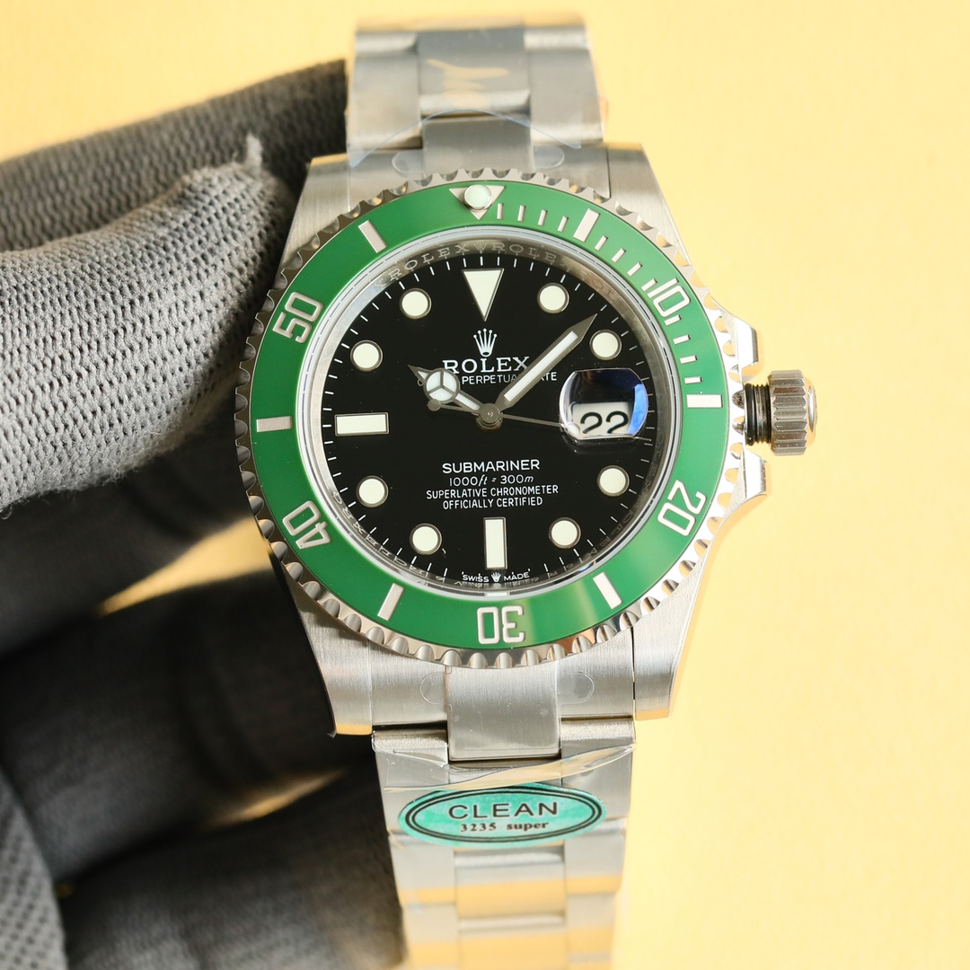 1400 gold +50
Rolex Submariner makes a stunning debut!
[Technical Advantages]
Swiss 3235 movement:
1 ? [Bezel] One-piece (non-etched) Sapphire luminous beads, platinum electroplated scale uniform color never fades, green ghost emerald green bright, black 