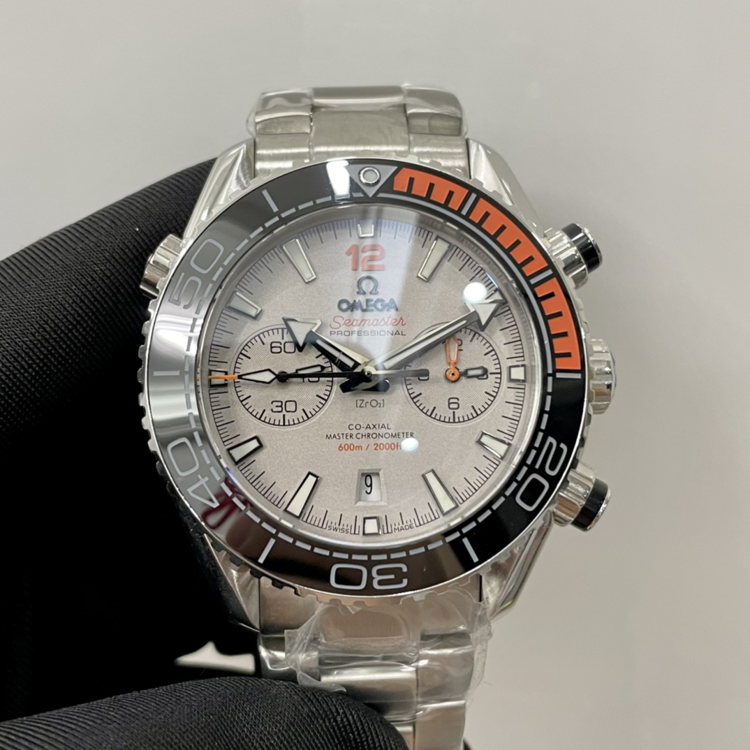 Top-of-the-line omega Seamaster 600 Chronograph Ocean Universe Legend, genuine 1:1 mold, with all functions and appearance consistent with the original
Details [1] Ring color (custom ceramic ring)
It is made with two processes: original imported ceramic i