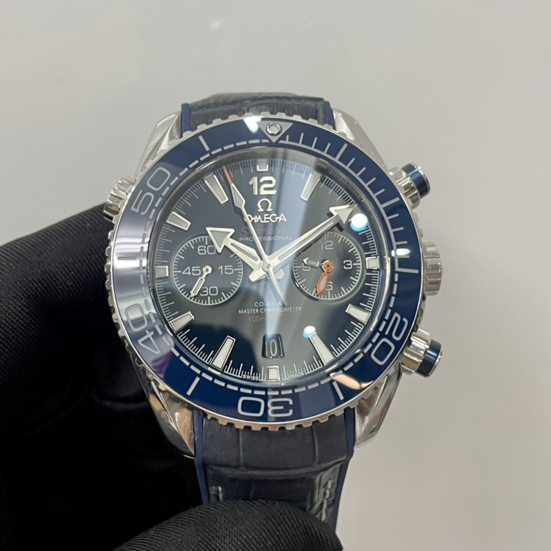 Top-of-the-line omega Seamaster 600 Chronograph Ocean Universe Legend, genuine 1:1 mold, with all functions and appearance consistent with the original
Details [1] Ring color (custom ceramic ring)
It is made with two processes: original imported ceramic i