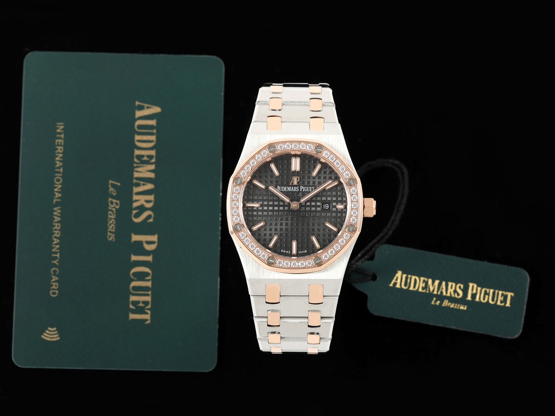 AUDEMARS PIGUET Royal Oak 67651OR ladies Quartz watch ~ Shining debut! Goddess-like versatility, sparkling and charming!
APP purchase genuine product disassembly and mold opening, CNC polishing throughout the process, multiple proofreading and adjustment 