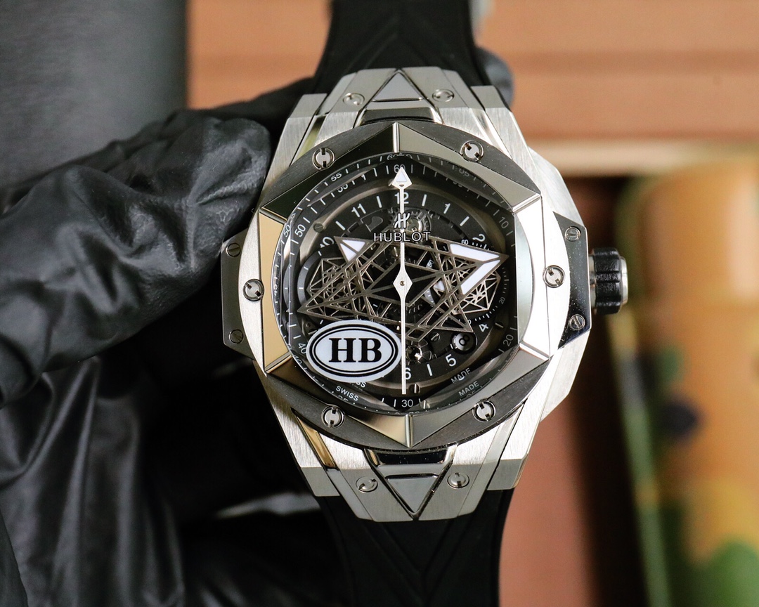 Hublot HB V3 Edition Look for the details
The latest upgrade V3 version of the new Big Bang Sang Bleu II tattoo second generation HB Factory Rebirth Edition has arrived with all the details matching, top-quality, wholesale and volume-running style. Hublot