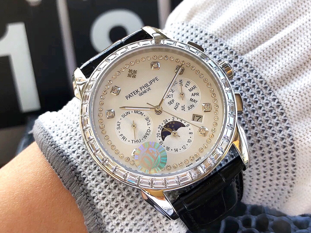 White shell 1500 Gold rose shell 1550??
Patek Philippe Complex Collection Six hands Men's Watch [Heart] bestseller [heart] Multi-functional watch!
1 ? Mechanical watch with original imported 9100 day-month moon phase kinetic function movement!
2 ? The dia
