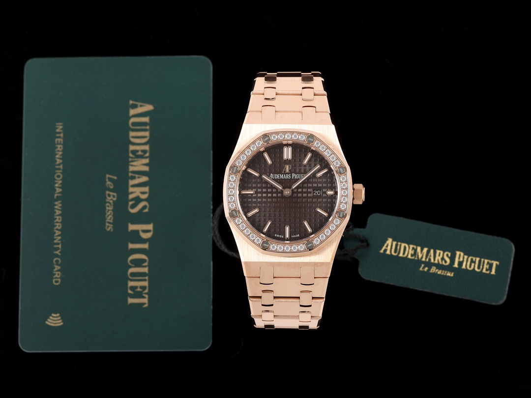AUDEMARS PIGUET Royal Oak 67651OR ladies Quartz watch ~ Shining debut! Goddess-like versatility, sparkling and charming!
APP purchase genuine product disassembly and mold opening, CNC polishing throughout the process, multiple proofreading and adjustment 