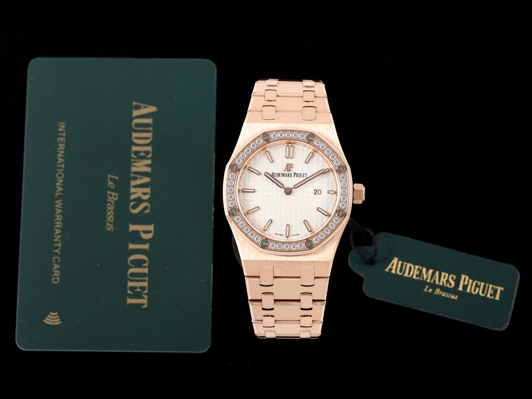 AUDEMARS PIGUET Royal Oak 67651OR ladies Quartz watch ~ Shining debut! Goddess-like versatility, sparkling and charming!
APP purchase genuine product disassembly and mold opening, CNC polishing throughout the process, multiple proofreading and adjustment 