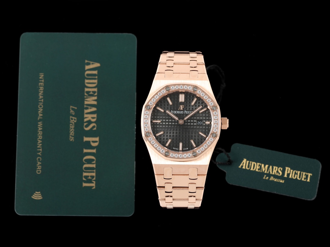 AUDEMARS PIGUET Royal Oak 67651OR ladies Quartz watch ~ Shining debut! Goddess-like versatility, sparkling and charming!
APP purchase genuine product disassembly and mold opening, CNC polishing throughout the process, multiple proofreading and adjustment 