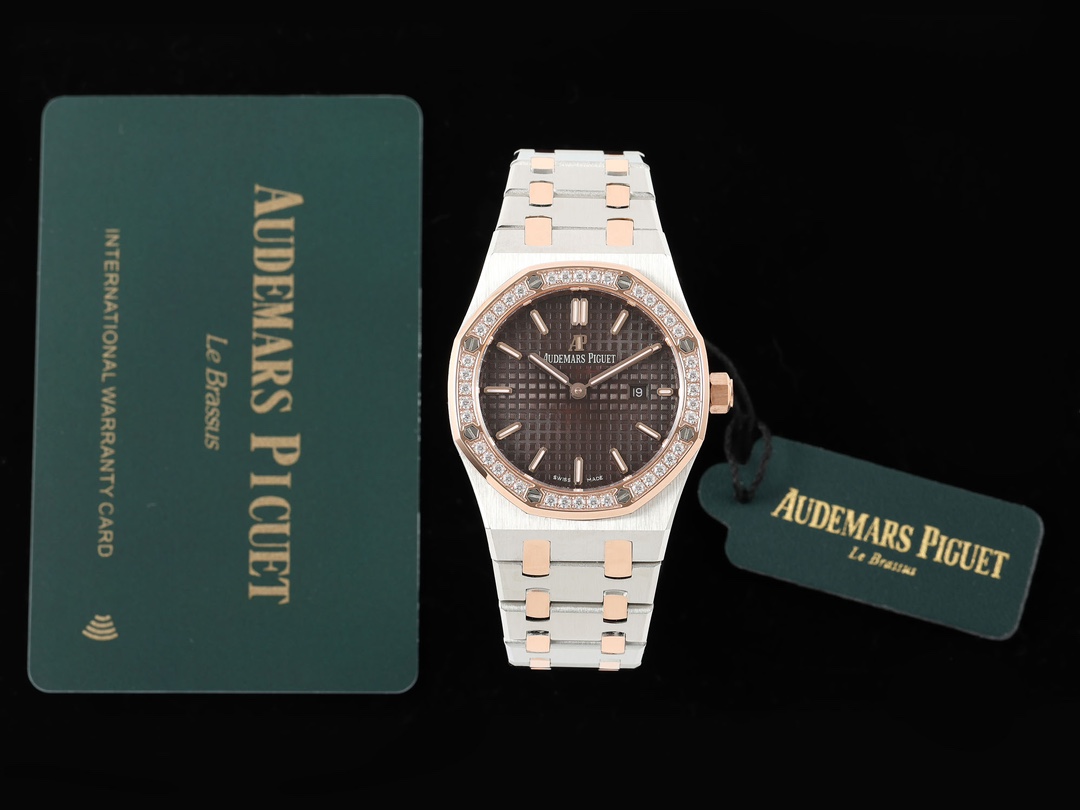 AUDEMARS PIGUET Royal Oak 67651OR ladies Quartz watch ~ Shining debut! Goddess-like versatility, sparkling and charming!
APP purchase genuine product disassembly and mold opening, CNC polishing throughout the process, multiple proofreading and adjustment 