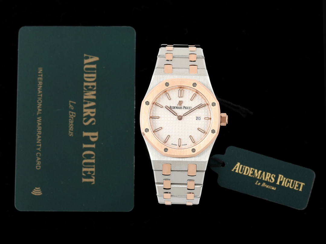 AUDEMARS PIGUET Royal Oak 67651OR ladies Quartz watch ~ Shining debut! Goddess-like versatility, sparkling and charming!
APP purchase genuine product disassembly and mold opening, CNC polishing throughout the process, multiple proofreading and adjustment 