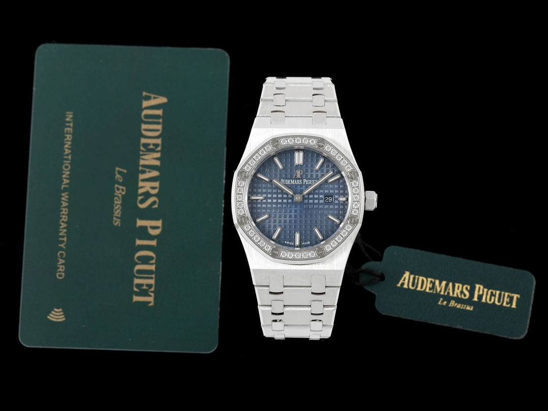 AUDEMARS PIGUET Royal Oak 67651OR ladies Quartz watch ~ Shining debut! Goddess-like versatility, sparkling and charming!
APP purchase genuine product disassembly and mold opening, CNC polishing throughout the process, multiple proofreading and adjustment 