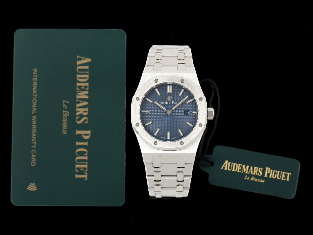 AUDEMARS PIGUET Royal Oak 67651OR ladies Quartz watch ~ Shining debut! Goddess-like versatility, sparkling and charming!
APP purchase genuine product disassembly and mold opening, CNC polishing throughout the process, multiple proofreading and adjustment 