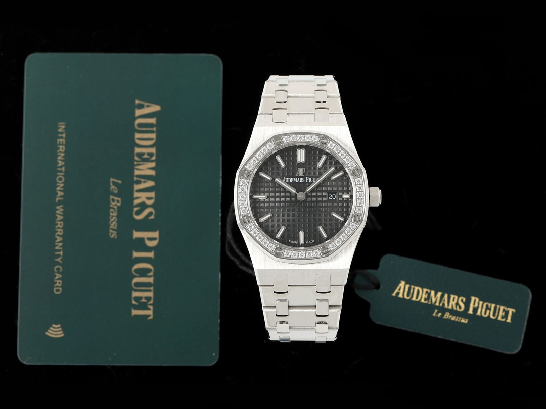 AUDEMARS PIGUET Royal Oak 67651OR ladies Quartz watch ~ Shining debut! Goddess-like versatility, sparkling and charming!
APP purchase genuine product disassembly and mold opening, CNC polishing throughout the process, multiple proofreading and adjustment 