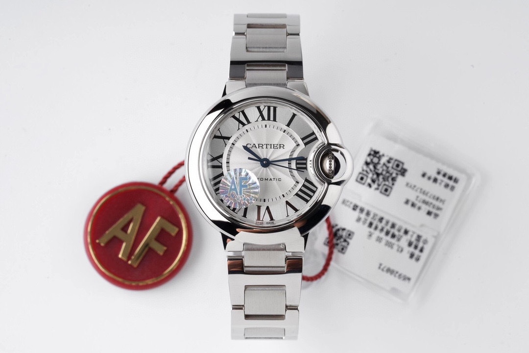 The only accessory that can be perfectly matched with the original is the CARTIER Ballon Bleu 33mm series. The dial, hands, spinel crown and even the movement are all of the same origin as the original. Breaking multiple replication records, creating a Bl