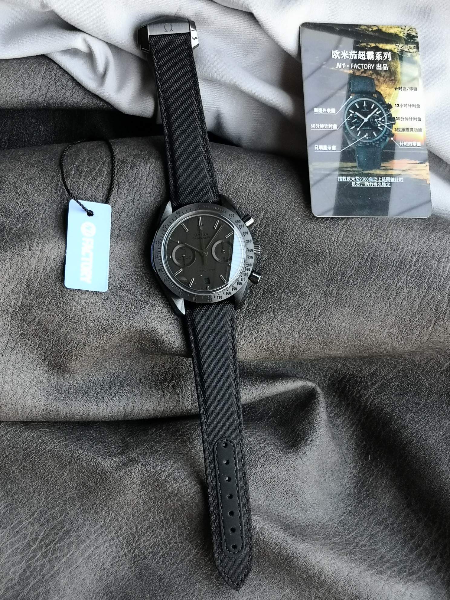 N1Factory 's latest masterpiece Omega Moon Dark Side collection strikes in perfect form to continue the legend
The N1 self-developed and self-made 9300 movement features a cumulative chronograph dial of [12 hours] and [30 minutes] at 3 o 'clock. All funct