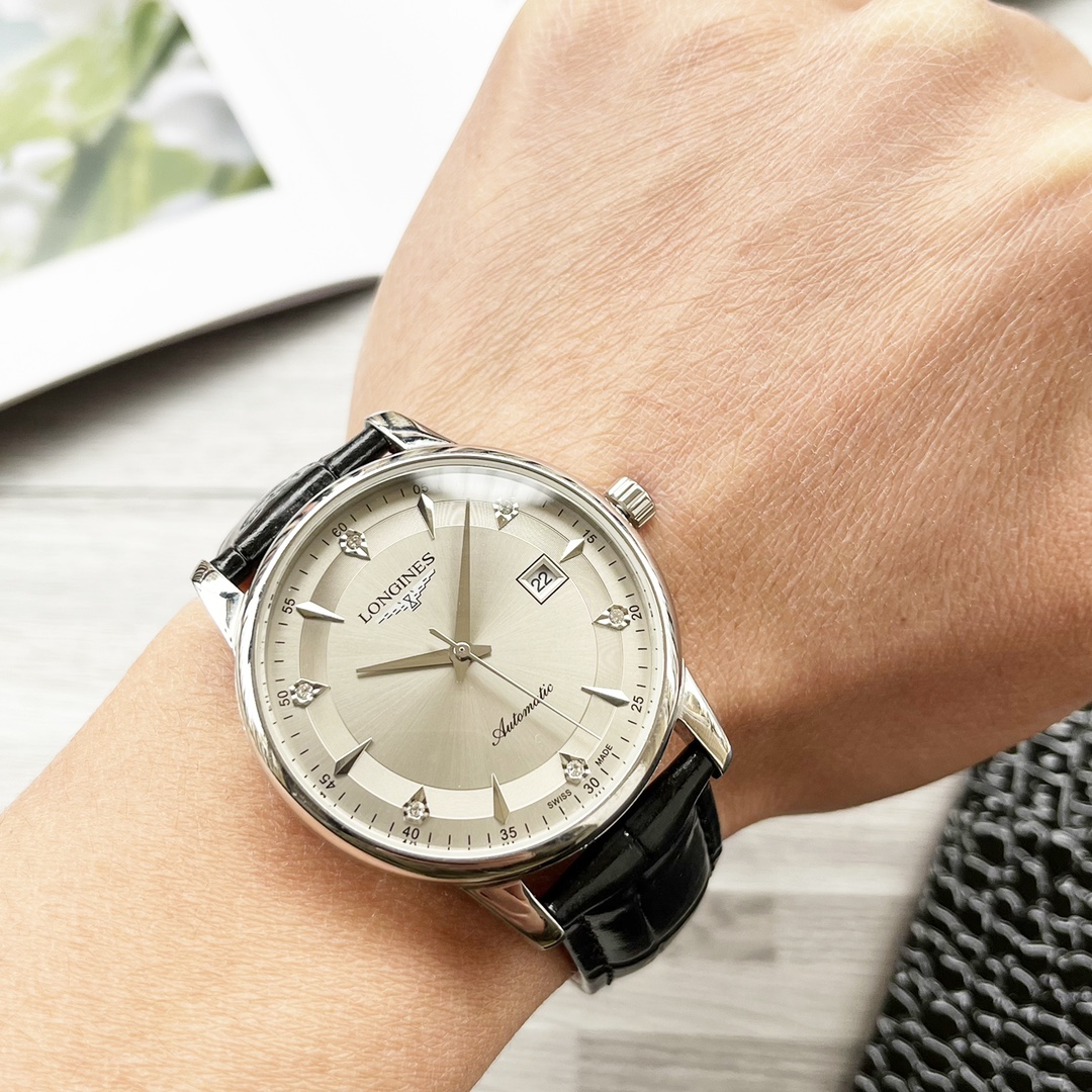 [Up to date] : Longines ???? three-hand design
?? Type ?? : Fine men 's watch
[Strap] : Genuine cowhide strap ///316 stainless steel strap (comfortable and durable)
?? Movement ?? : High-end automatic mechanical movement
?? Mirror ?? : Mineral-reinforced 