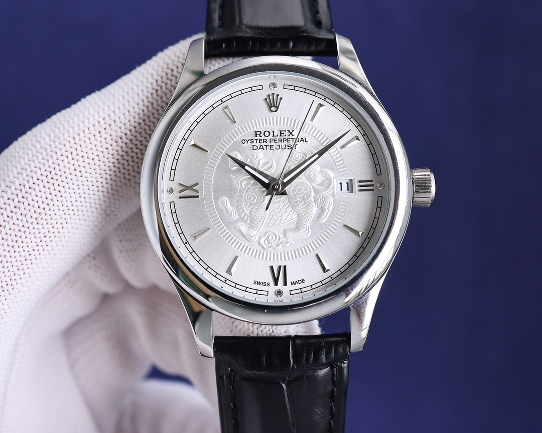 White case 750 Gold case 800
The store's bestseller is the ROLEX [Prosperity Pixiu] upgraded version of the men's watch, which features a unique dial design combined with the 3D effect of the Prosperity Pixiu. The overall effect is more upscale and luxuri