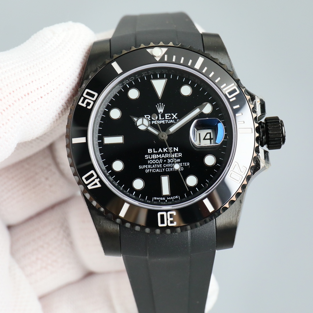 Same: 1200
VS+Factory Rolex 2024??V3 up to date! Submariner BLAKEN official Obsidian version ??????
In sync with the original: 3135 movement, high fidelity and stable timekeeping, blue hairspring, KIF shock absorber.
The case is made of imported 904L stai