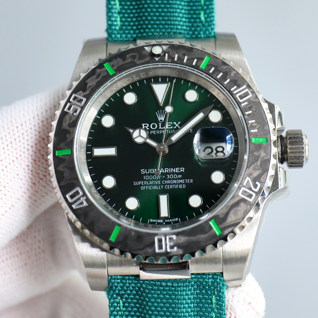 ?? The latest upgraded ROLEX is a versatile piece
Submariner Submariner, perfectly presented!
1: Upgrade more conveniently - More versatile Velcro straps! Universal wrist size/suitable for both men and women!
2: Custom-made carbon fiber bezel, multiple co