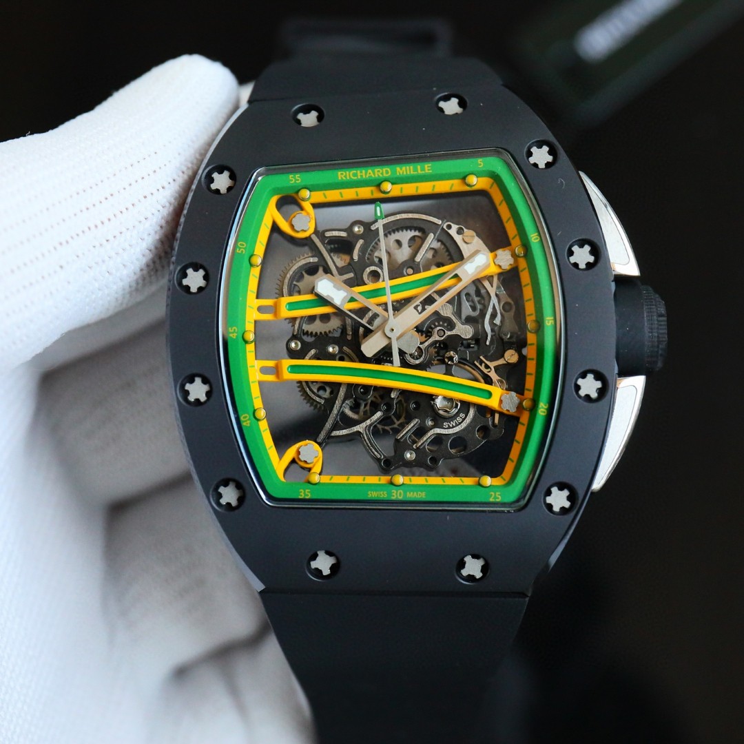 The dial and caseback of the "RICHARD MILLE" RM 61-01 integrated movement are made of TZP-N zirconia ceramic and the middle case is made of NTPT carbon fiber

The bezel and caseback of the barrel case are made of super-hard and super-light TZP-N zirconia 