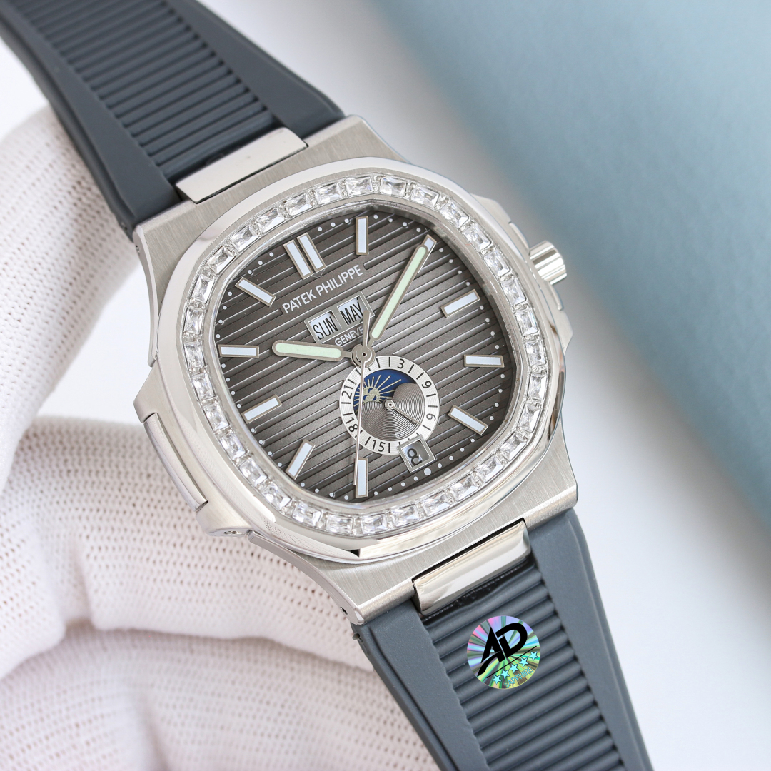 1500??TW introduces the new Patek Philippe Nautilus 5726/1A??
New mold new masterpiece Top V2 version NEW!
1. Upgrade the literal:
After half a year of research, it has been upgraded from a two-tone penetrating surface to a three-layer surface to solve th