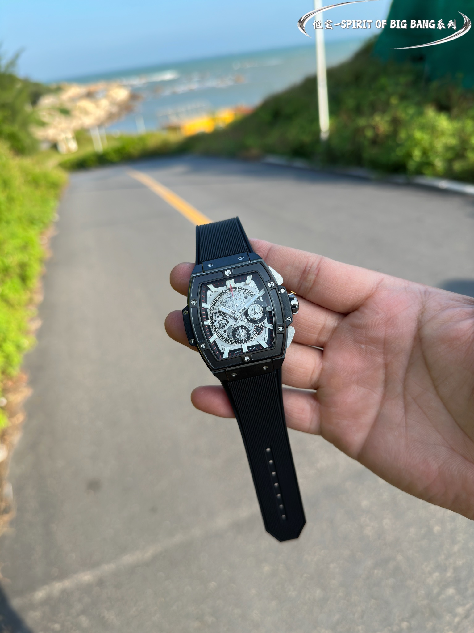 HUBLOT- Henbao. BIG BANG Chronograph SPIRIT OF BIG BANG collection watch! Hubiot, inspired by racing, presents a new Spirit of Big Bang limited edition watch! Details: The new Spirit of Big Bang watch combines all the iconic elements of the Spirit of Big 