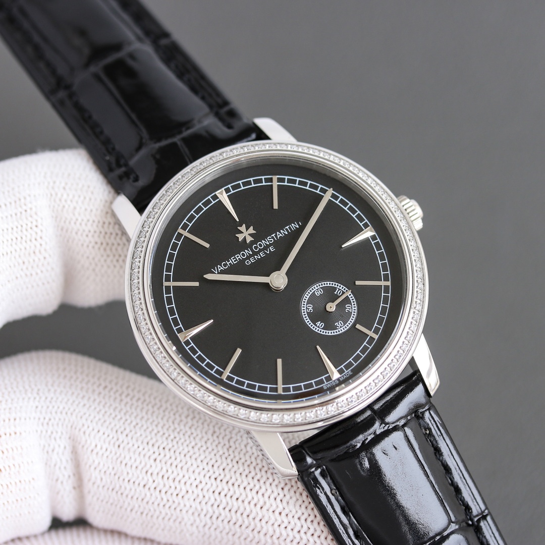 The upgraded P680 is in full supply, brand: Vacheron Constantin VC ?? Heritage 30020/000P-7596-8 watch parameters
Brand: Vacheron Constantin Heritage Series movement: Imported fully automatic Swiss mechanical
Movement details
Movement Cal.1755-1A Jewels 3