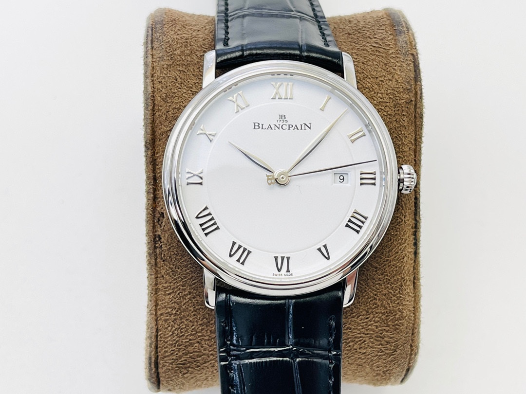From TW white case 1100 Gold case 1150
Blancpain Classic collection ???OT2
Enamel dial, willow-leaf hands, Roman hour markers, simple and bright! Like a gentleman on the wrist, classic and extraordinary! Details are as follows:
1 ? [Case] 40MM in diameter