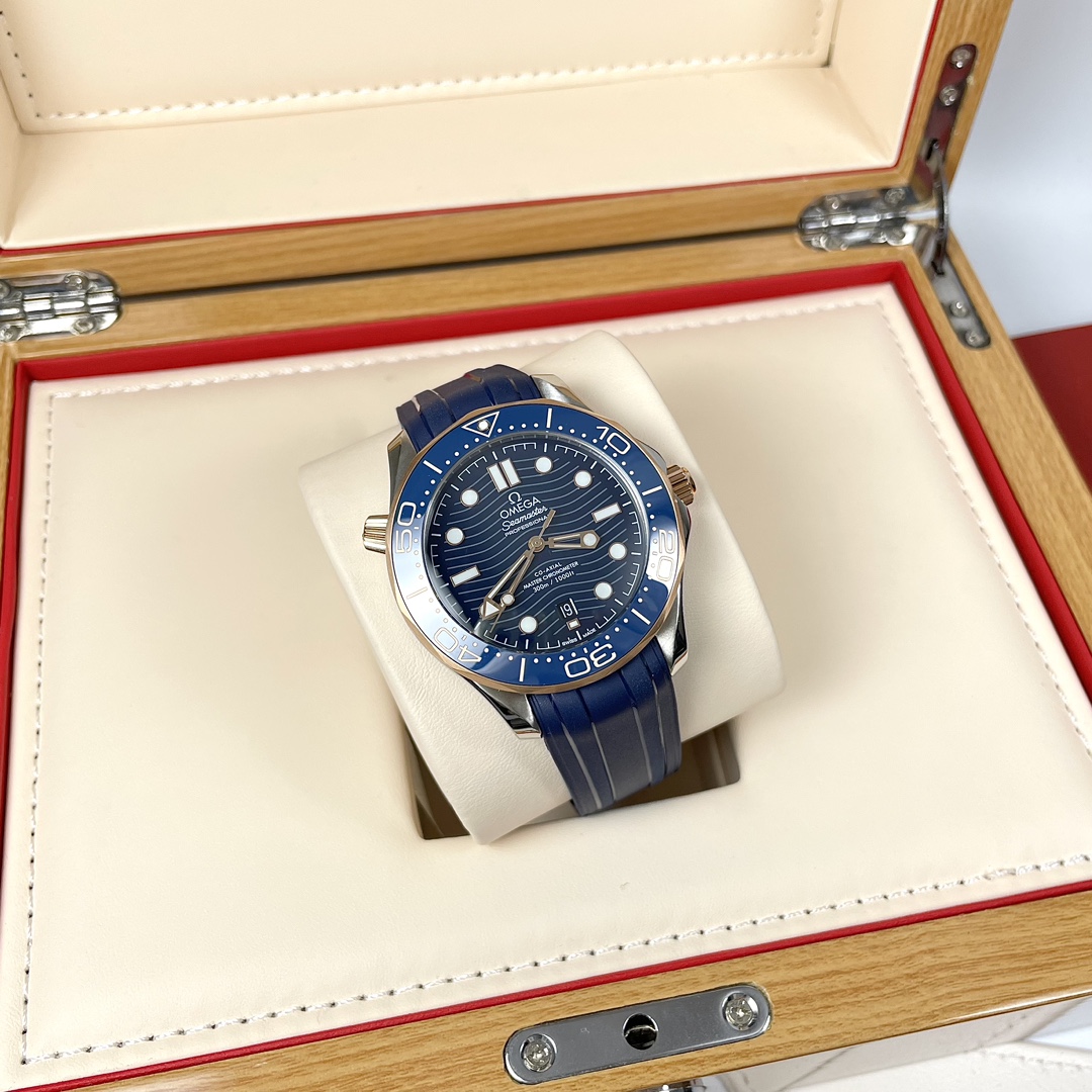 ?? New upgraded Night pearl, details updated and optimized! Omega Seamaster 300 m, the dark horse product, the best quality! Redefining the Seamaster 300?? perfectly interprets the sex ratio!
Omega Seamaster 300 m diving watch, upgraded and optimized conf