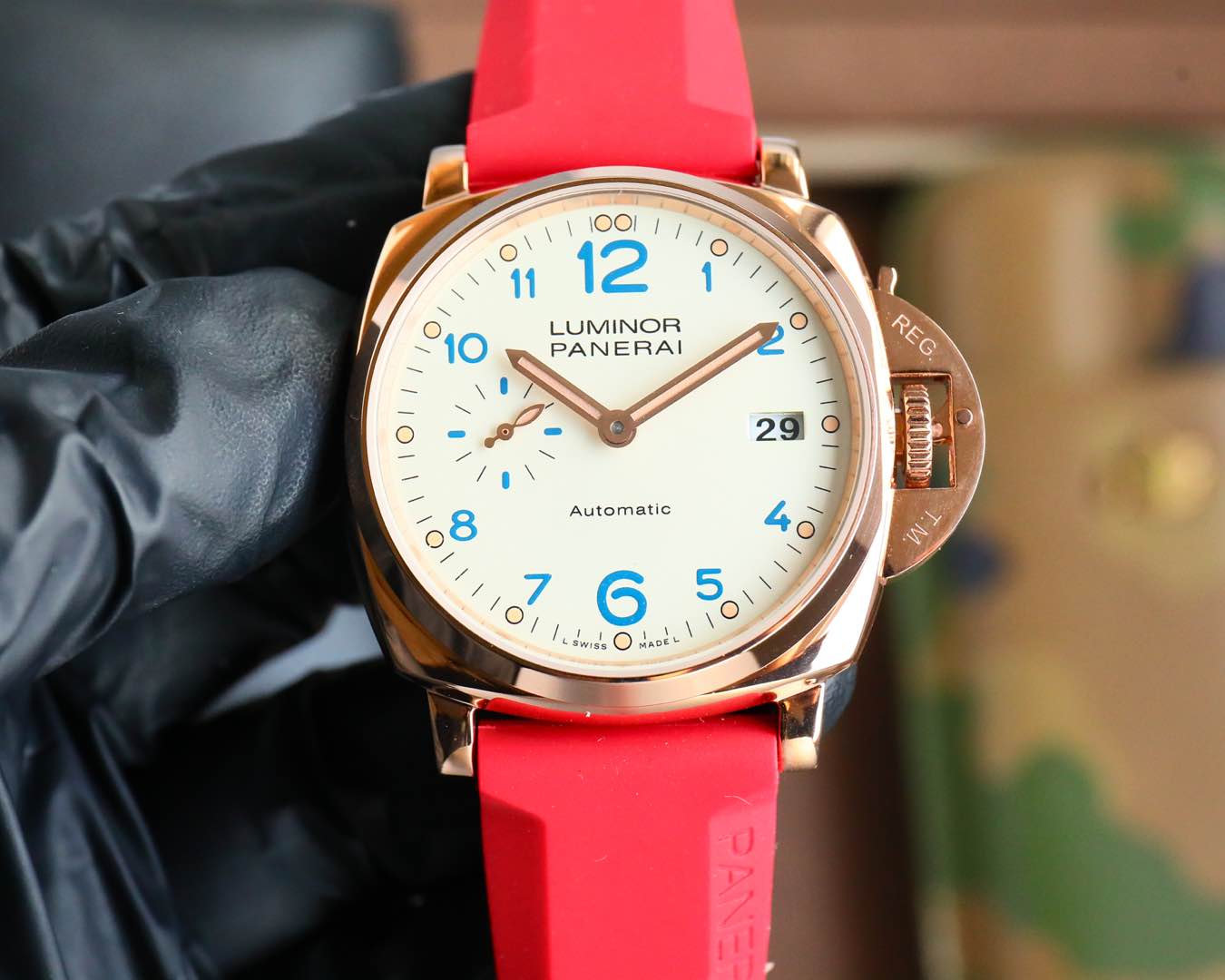 7? V7 factory Dilraba the SAME ?????? ultra thin small size
PANERAI LUMINOR DUE series
The movement features a Heio automatic mechanical movement with a diameter of 42mm
The thickness of the entire case is reduced by nearly 40 percent! Finally, there's a 