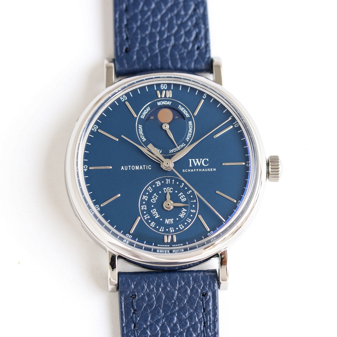 KD white case 1900 gold case 1950
The most dazzling star under IWC, IWC True Motion Moon Phase expert. ??LP2 Portofino collection
Brand new reissue collection IW544805 transparent case back watch.
[Case] 316L stainless steel case, polished to a very smoot