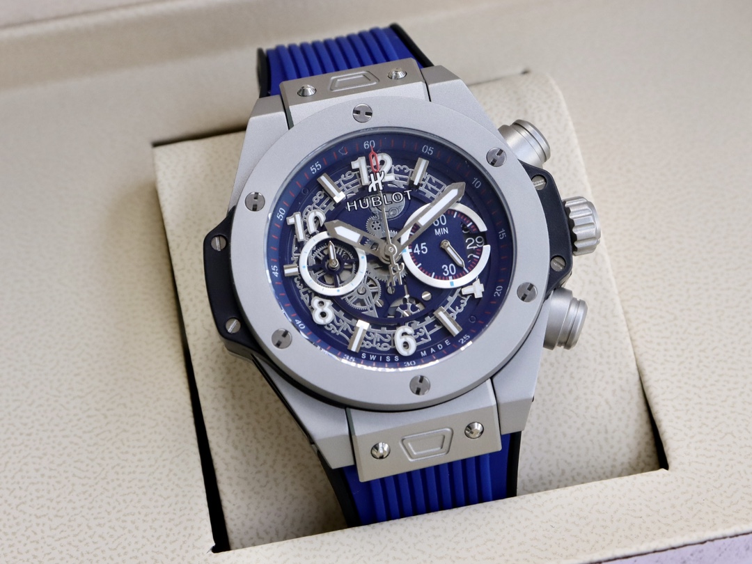 7? HUBLOT BIG BANG Series 441.0E.2010.RW.1104
1:1 replica of the original dial, not the market version dial ????
Men 's 316 stainless steel case case is finely polished by cnc process to ensure the details in all directions, the bezel shows Hublot's uniqu