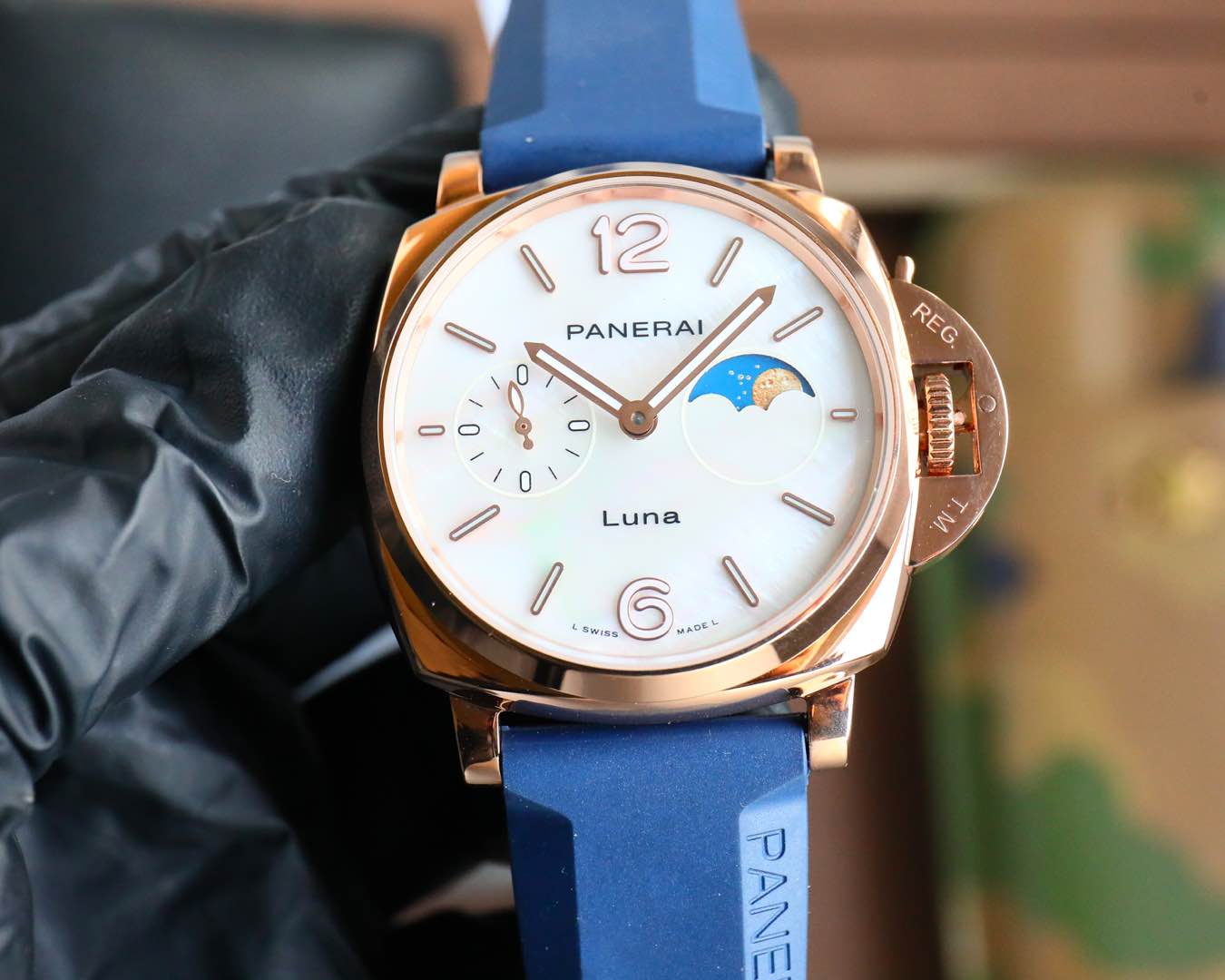 7? V7 factory Dilraba the SAME ?????? ultra thin small size
PANERAI LUMINOR DUE series
The movement features a Heio automatic mechanical movement with a diameter of 42mm
The thickness of the entire case is reduced by nearly 40 percent! Finally, there's a 