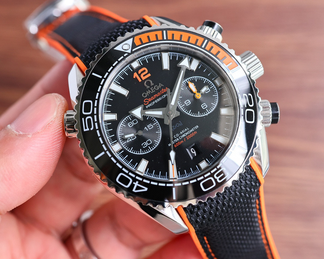 TW produced white shell 1300 gold black 1400 steel band ?100
TW Factory Seamaster 600m five-hand Chronograph Mechanical series ???HO1 New Seamaster ? Ocean Universe series 600M Chronograph ? Shimen ? watch OMEGA Seamaster 600 currently on the market ? the