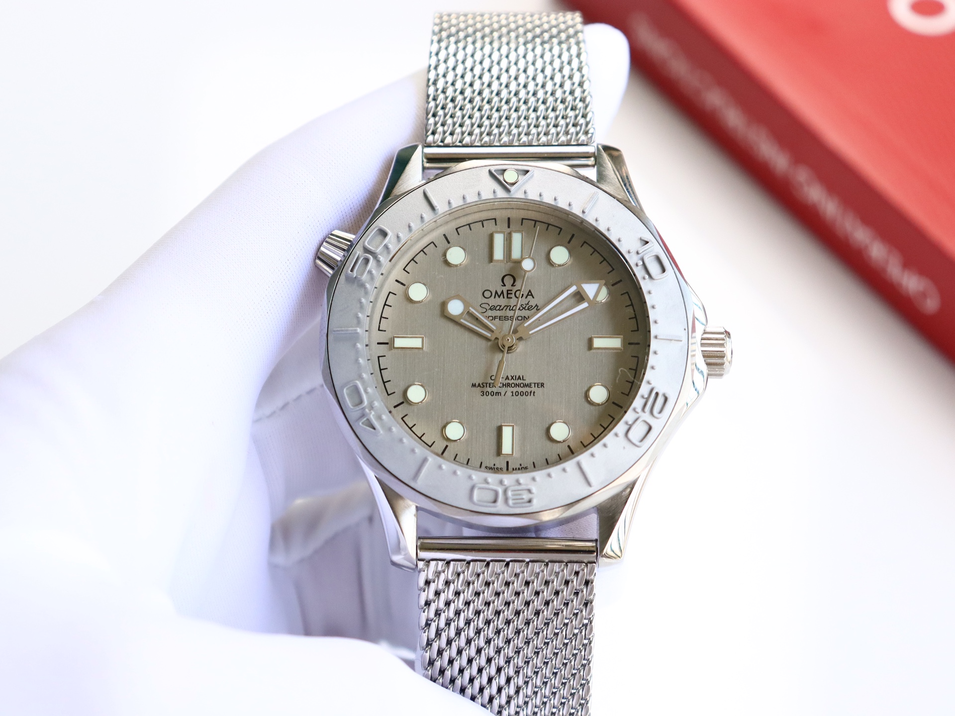 7? OMEGA Seamaster 300M Diving watch
The case is made of 316L stainless steel and features the only original ceramic unidirectional rotating chronograph bezel in its class. The relief valve on the side of the case is the same as the original. The dial dia