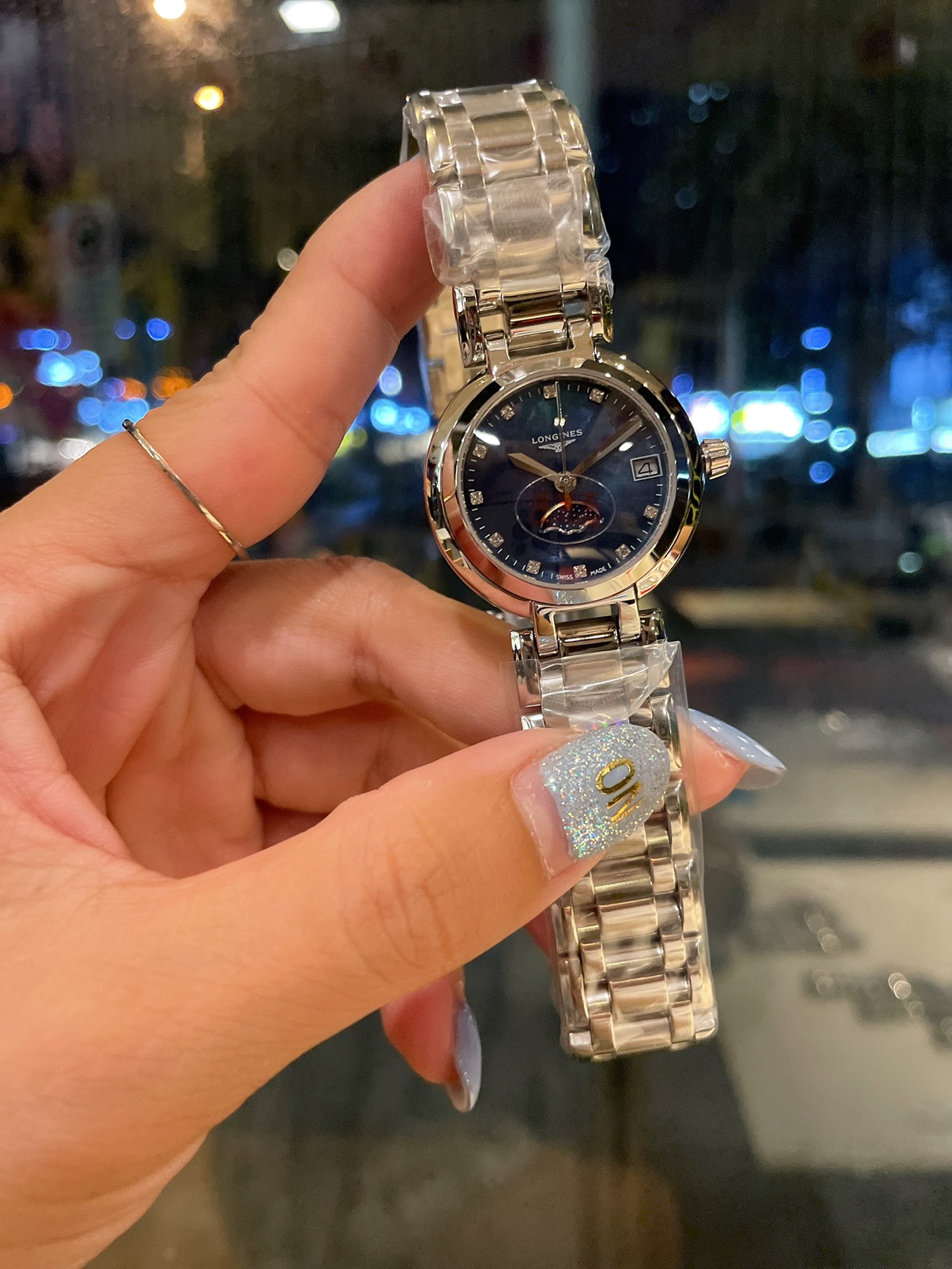 ?? White 240 Gold 250?? Diamonds ?20
v8 Taiwan factory 2025 latest bestseller, blue shell dial, Longines Heart Moon phase quartz watch for women minimalist style! Watch case back - tag - preservation card three numbers in one. Exclusive custom true moon p