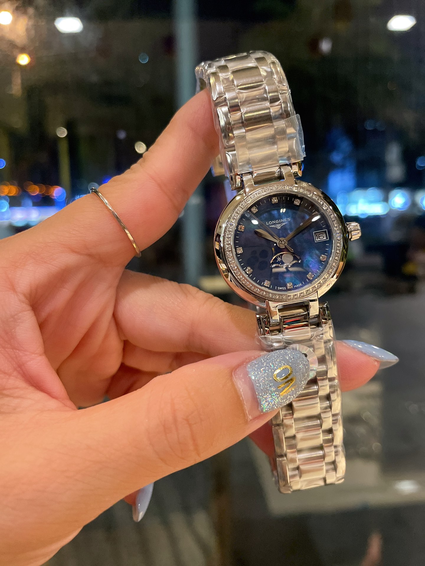 ?? White 240 Gold 260?? diamonds ?20
v8 Taiwan factory 2025 latest bestseller, blue shell dial, Longines Heart Moon phase quartz watch for women minimalist style! Watch case back - tag - preservation card three numbers in one. Exclusive custom true moon p