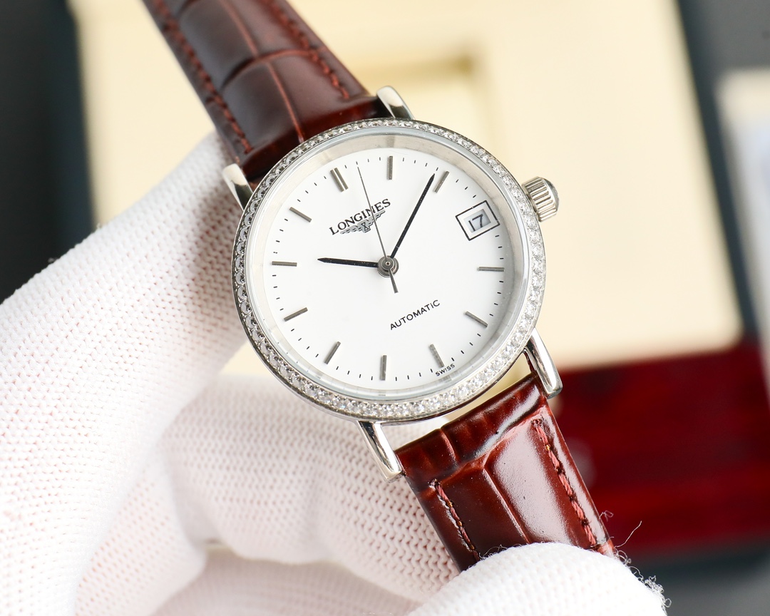 Taiwan FACTORY PRODUCED WHITE 640- gold 660?? diamonds +20 steel band +20
This shipment is shipped in the form of three codes, return and exchange are in the form of three codes, hope for your understanding!
Taiwan J5 factory, Longines Boya Couple Series 