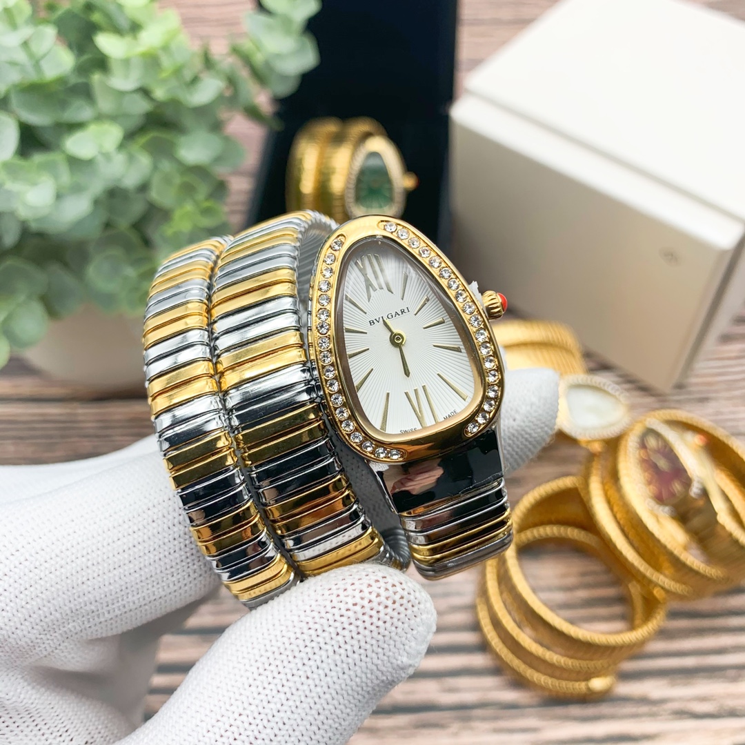 130?????? BVLGARI
? SERPENTI?? collection Serpentine watch
The Serpenti watch is a perfect reproduction of the classic serpenti, with the latest color scheme and exquisite workmanship. It features a sunray diamond-encrusted dial and a double helix bracele