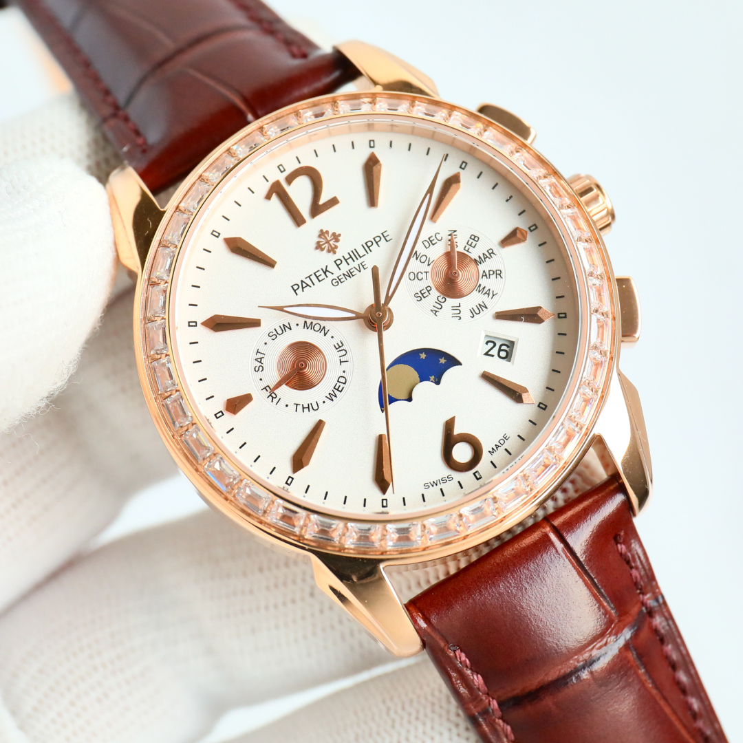 From TW White case 1500 Gold case 1550
TW Factory big factory quality, high-end series! ?? New Patek Philippe PP Complex Chronograph collection ???R71 on Patek Philippe noble work of art! (Upgraded improvements: The case is thinner than the previous versi