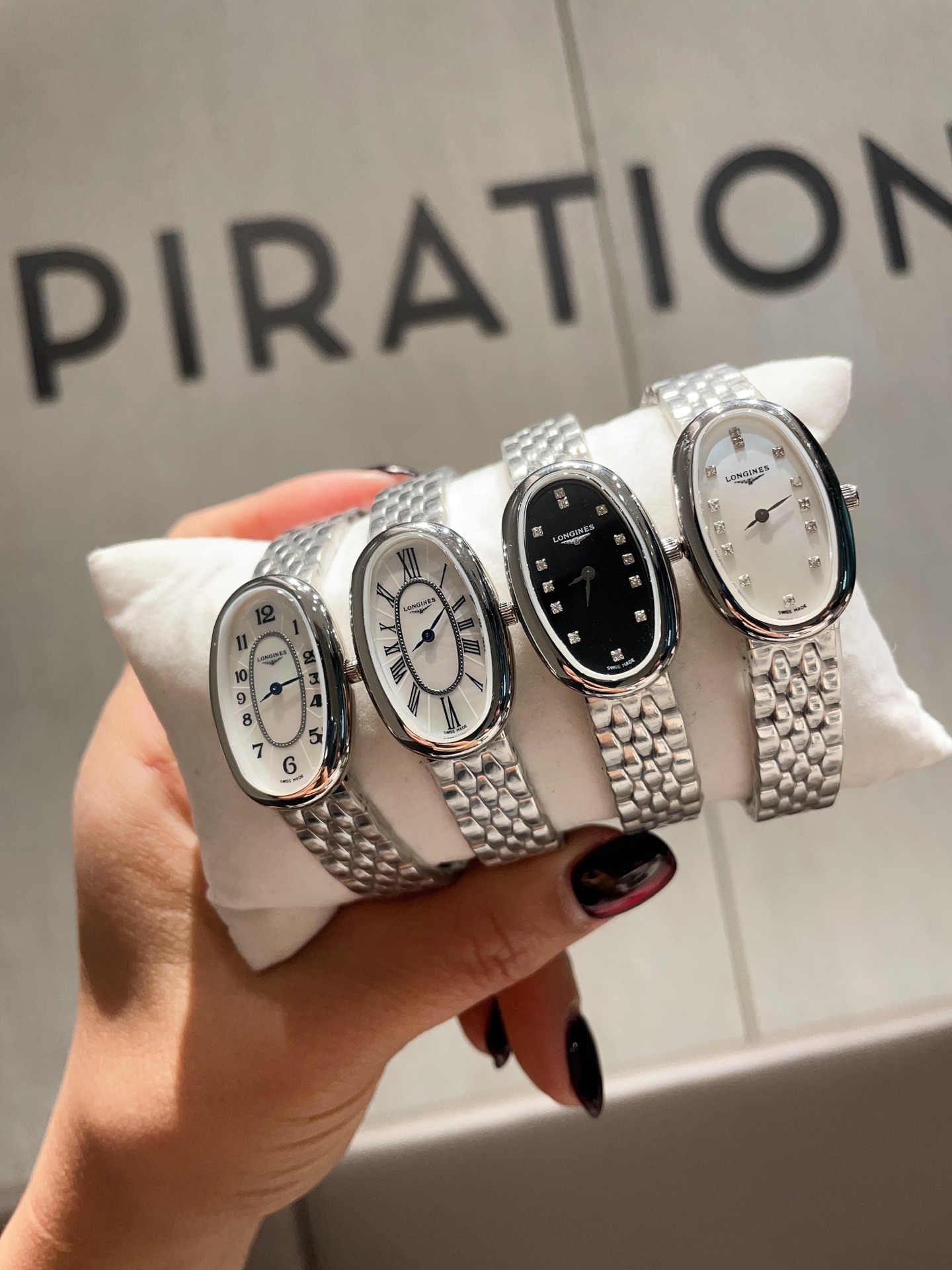 ?? White 500 Gold 520 Diamond ring ?50
?? Longines Waltz Mini
A PIECE I've always wanted ?? very small ?? very EXQUISITE WATCH IT 's here ??(size is 18x25)
In 2015, the renowned Swiss watchmaker Longines introduced a new collection of watches, the Longine