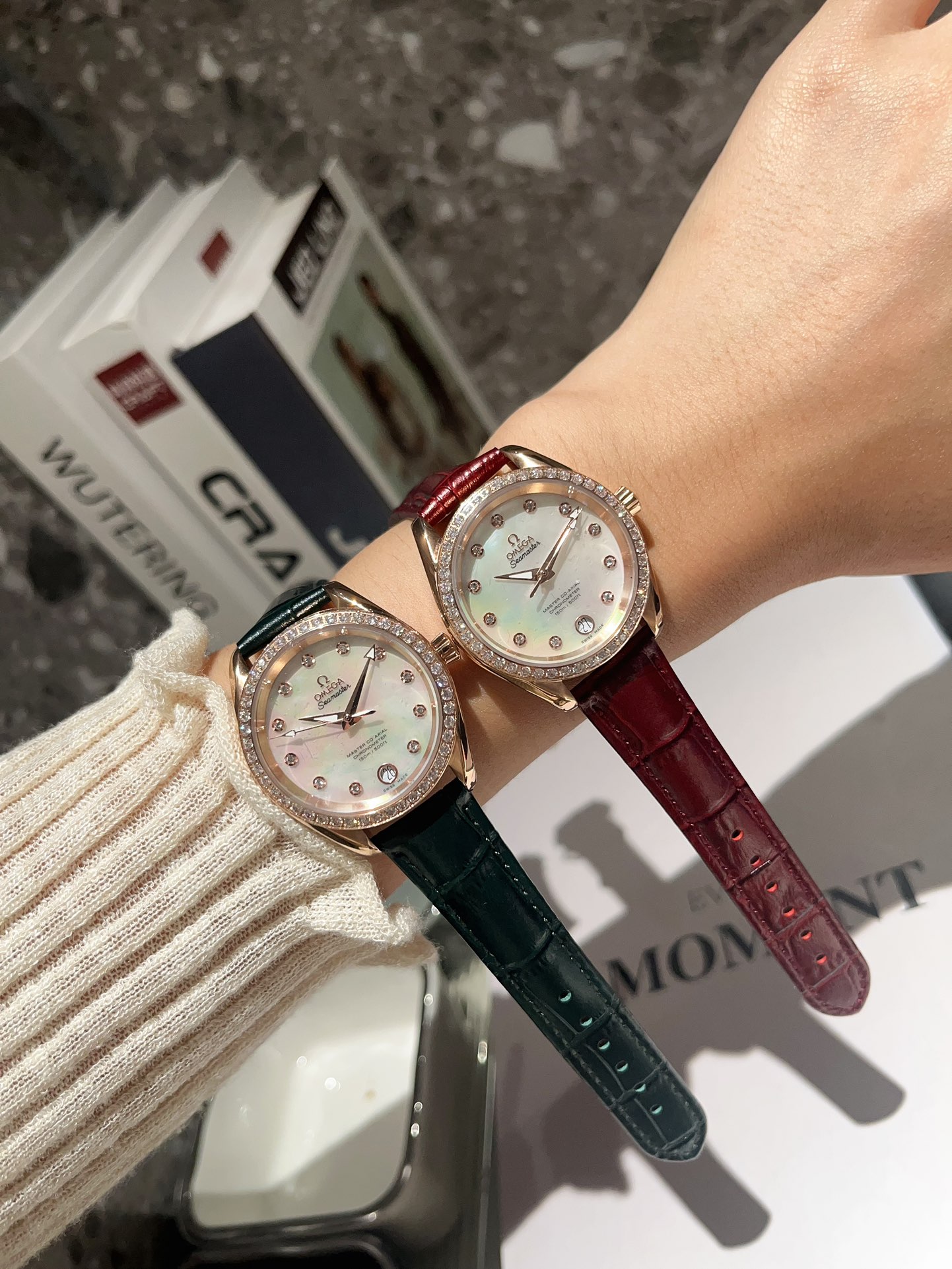 ?? Bezel 340 diamond 360
?? Today 's Picks - Elegance Series ??
??Omega Good Things to Share # Seamaster Aqua Terra Aqua Terra 150 Master Chronometer Ladies' watch, ring-set with brilliant diamonds, interpreting exquisite and charming style. This Sedna 18