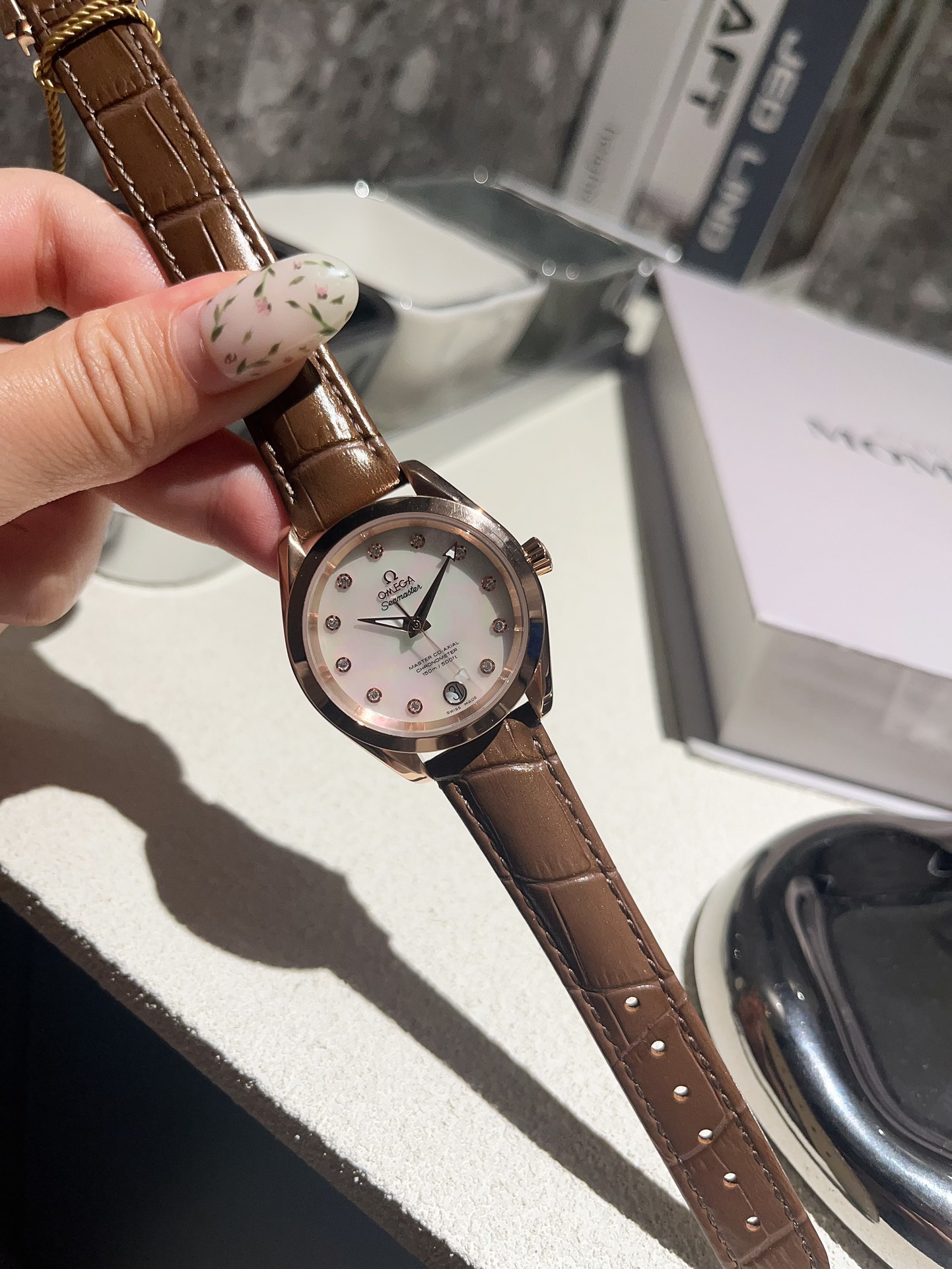 ?? Bezel 340 diamond 360
?? Today 's Picks - Elegance Series ??
??Omega Good Things to Share # Seamaster Aqua Terra Aqua Terra 150 Master Chronometer Ladies' watch, ring-set with brilliant diamonds, interpreting exquisite and charming style. This Sedna 18