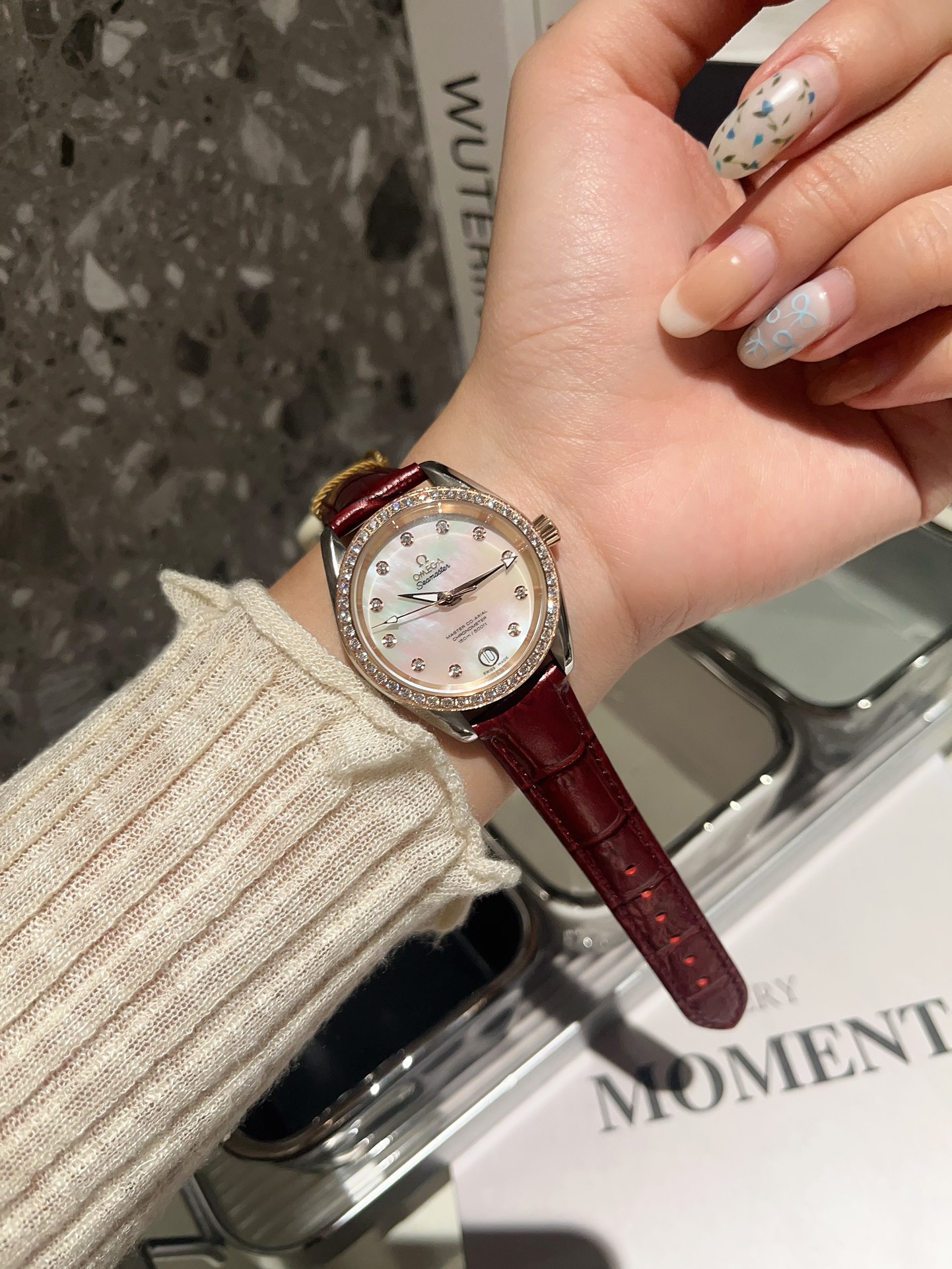 ?? Bezel 340 diamond 360
?? Today 's Picks - Elegance Series ??
??Omega Good Things to Share # Seamaster Aqua Terra Aqua Terra 150 Master Chronometer Ladies' watch, ring-set with brilliant diamonds, interpreting exquisite and charming style. This Sedna 18