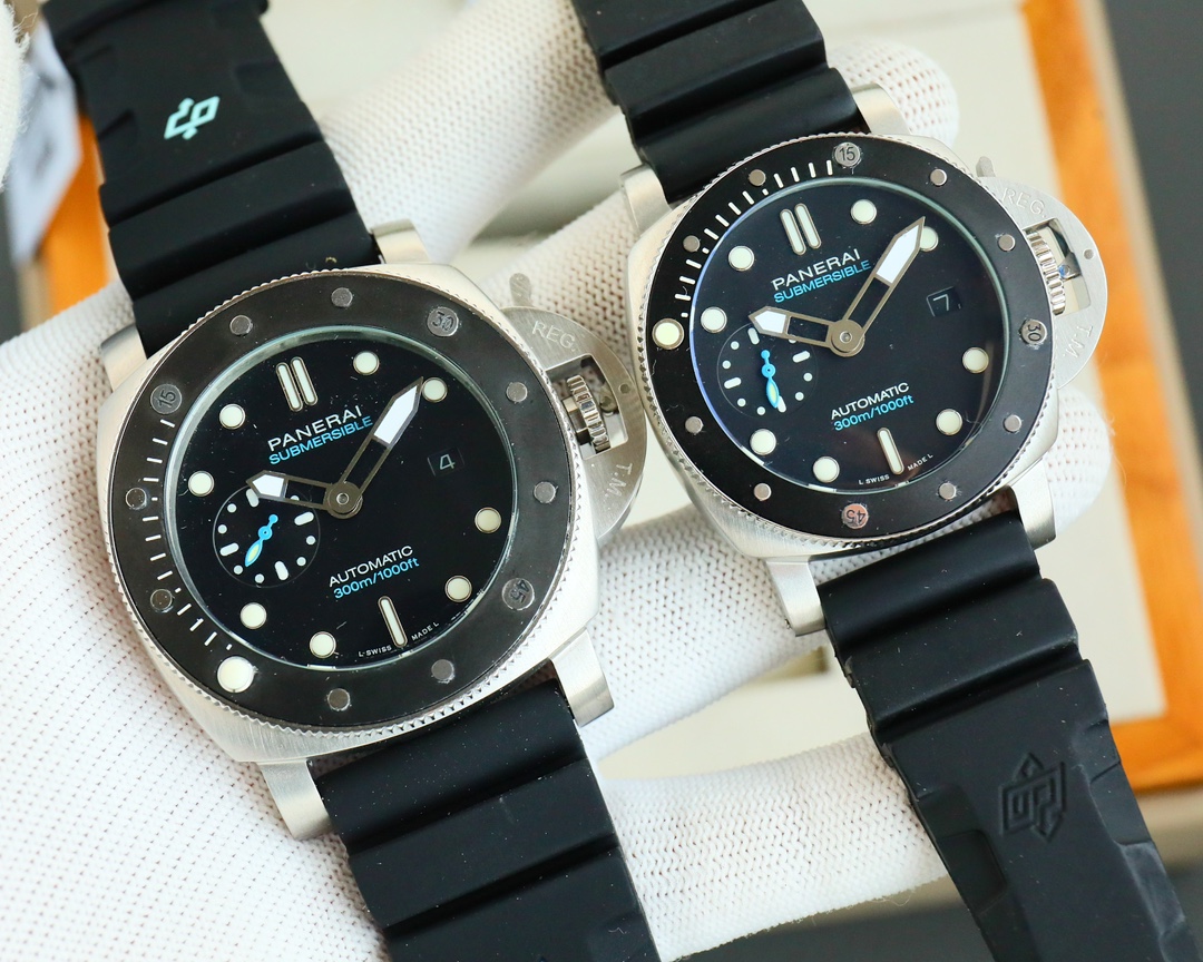 Panerai SUBMERSIBLE BGM-Tech ? - 44mm submersible series metal and glass watch ?? with original imported 2555 automatic mechanical movement ?? made of Panerai 's new BGM-Tech ? material, which has excellent toughness and scratch resistance. The bezel is a