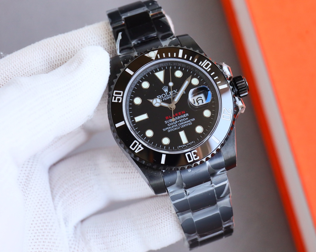 Unified: 1200
VS+Factory Rolex 2024??V3 up to date! Submariner BLAKEN official Obsidian version ??????
In sync with the original: 3135 movement, high fidelity and stable timekeeping, blue hairspring, KIF shock absorber.
The case is made of imported 904L s