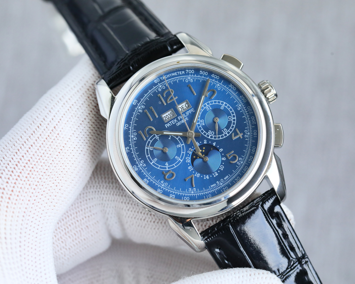 TW produced White case 1300 Gold case 1350
TW Factory V4 upgrade "Button" upgrade original replica mold
Patek Philippe PP ???R72 Super Complication Chronograph collection! Carefully crafted, in detail:
1: The team took more than two years to design with g