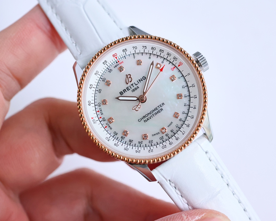 Uniform: 1300
Breitling Women's Aviation Chronograph automatic model. The new model has arrived for the first time in the market. The women's model is exquisite and elegant, carefully combining classic historical charm with sophisticated modern watch desi