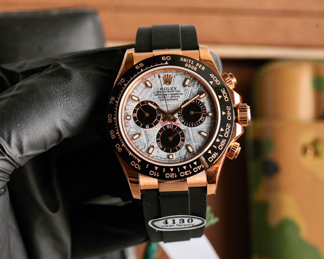 ?? Rolex Daytona ??? The latest 12.2mm in stock ? ? Factory C mold opening one to one perfect replica!!
Daytona size :40mm?? new 12.2mm/ old 12.4mm
Features: Hour, minute, second, chronograph display
Dandong movement :7750 all-in-one/adjustable forward mo